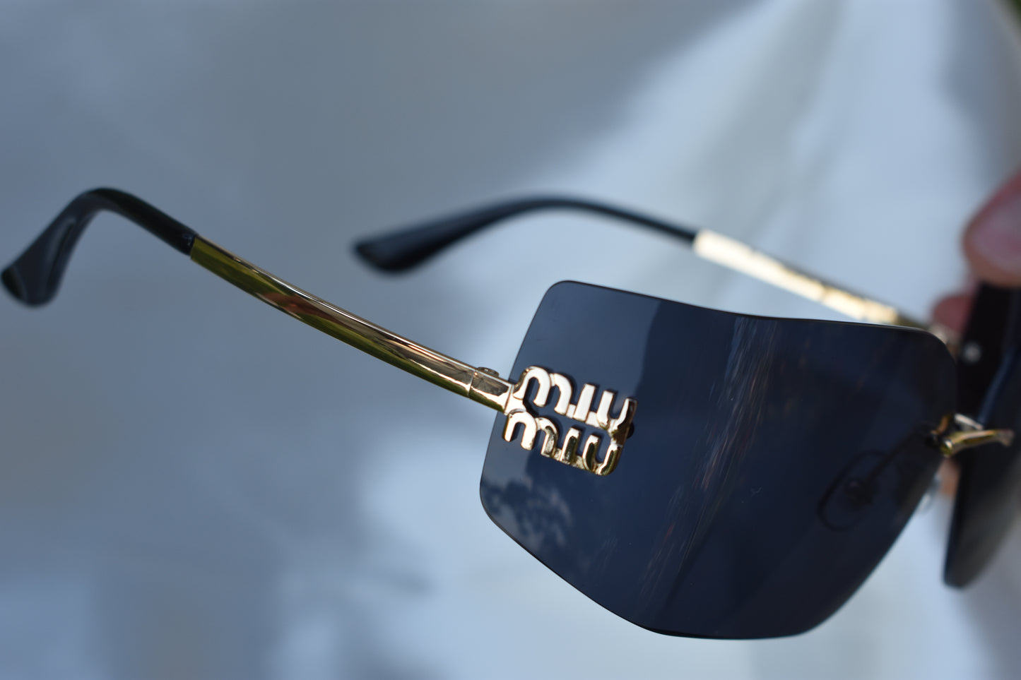 MIU MIU 3 PIEZAS - Estilo y comodidad para tus ojos.